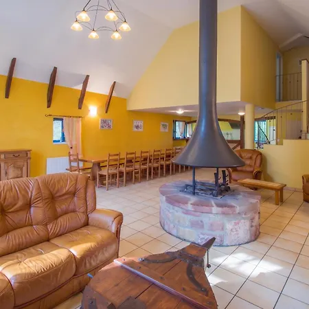 Grande Maison Conviviale A Avec Jardin Et Cheminee